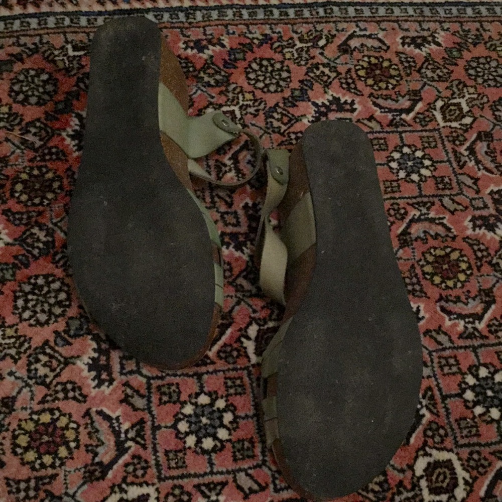Shoes - Picture 4 of 4
